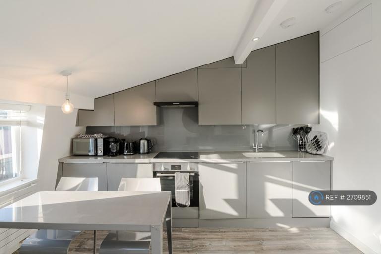 1 bedroom flat in Bridgeman Road, London, N1 (1 bed) (#2709851)