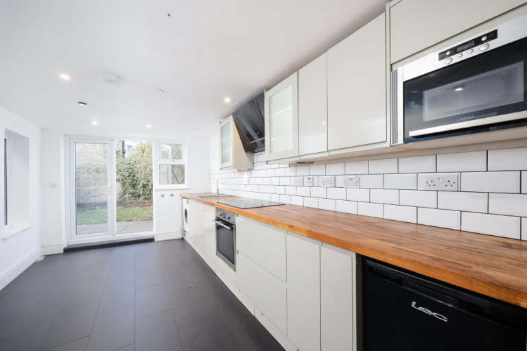 5 bedroom house in Shenley Road, London, SE5