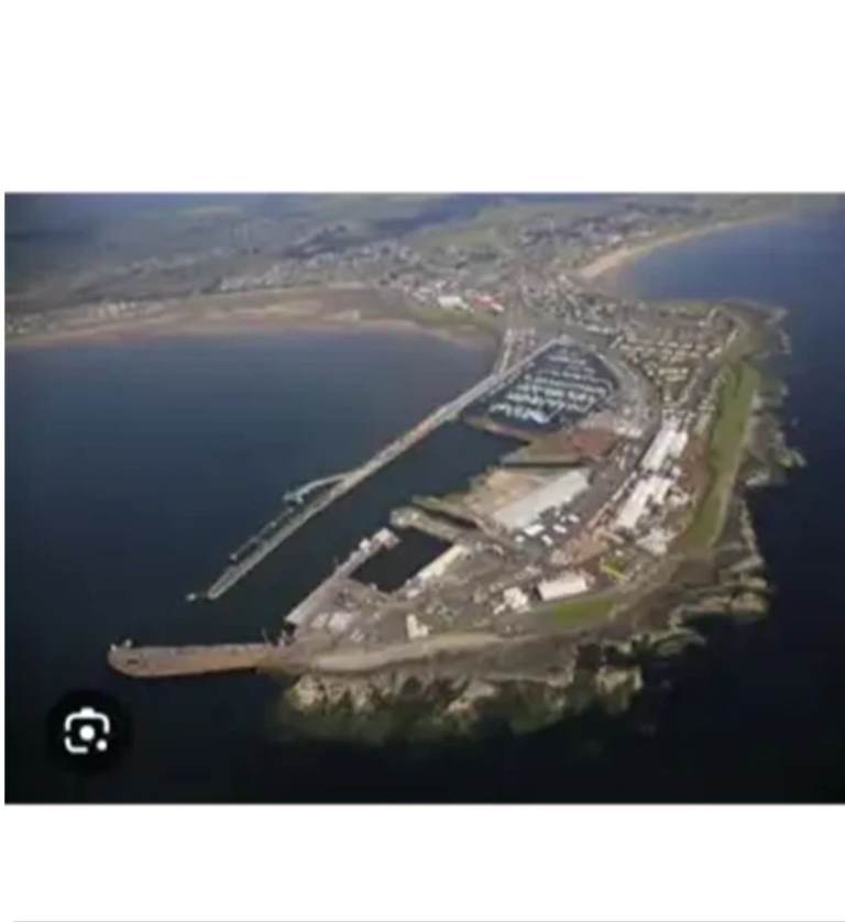 Seafront property with own garden