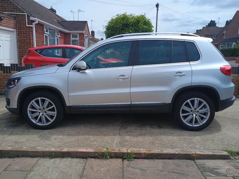 Volkswagen, TIGUAN, Estate, 2012, Semi-Auto, 1968 (cc), 5 doors