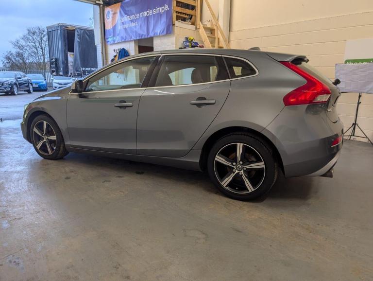 2019 Volvo V40 2.0 T2 GPF R-Design Nav Plus Euro 6 (s/s) 5dr HATCHBACK Petrol Manual