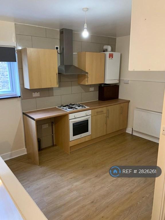 Studio flat in High Street North, London, E12 (#2826261)