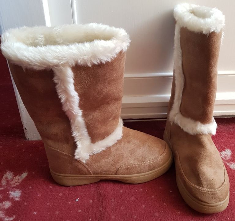 Brand New Cream warm boots size 5