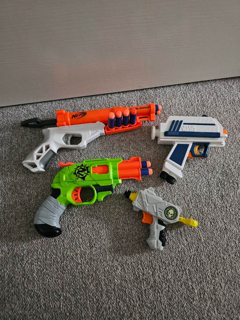 Blaster bundle including nerf