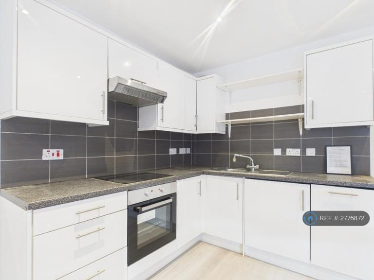 4 bedroom flat in Dovet Court, London, SW8 (4 bed) (#2776872)
