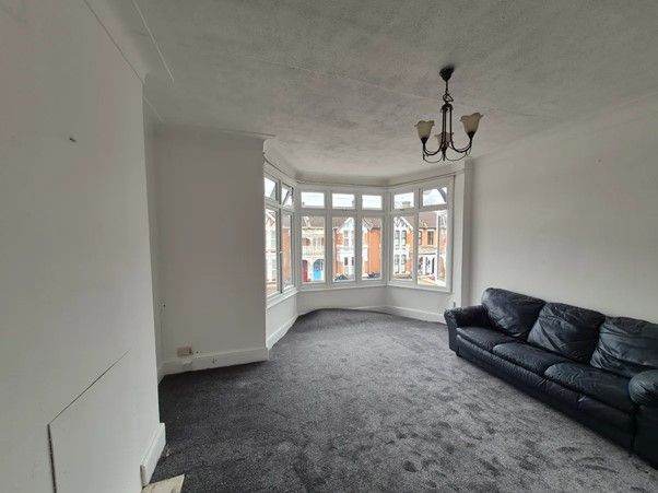 " Bedroom First Floor Flat to Let Off The Drive Ilford IG1 3JW