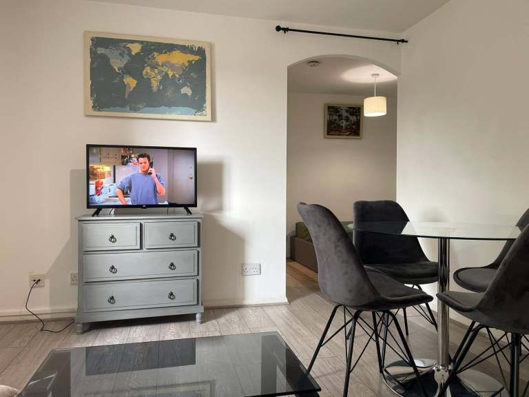 🌈Modern 1-Bed Flat in Beautiful Residential Canada Water | SE16🍃