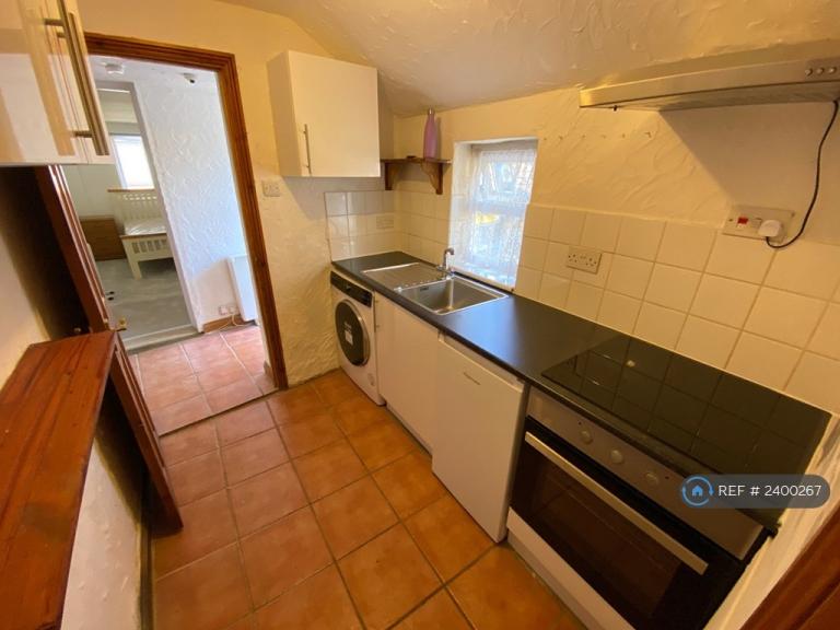 2 bedroom flat in Nightingale Road, Hitchin, SG5 (2 bed) (#2400267)