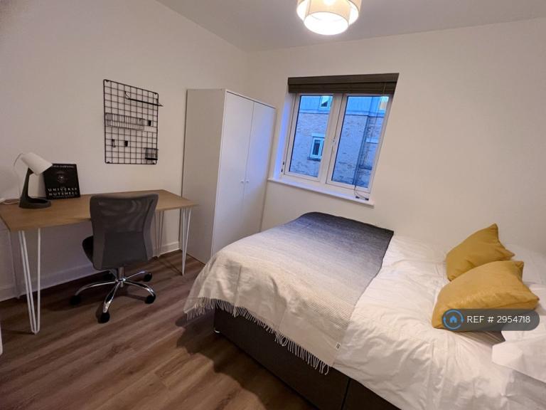 2 bedroom flat in The Hedgerows, Bradley Stoke, Bristol, BS32 (2 bed) (#2954718)