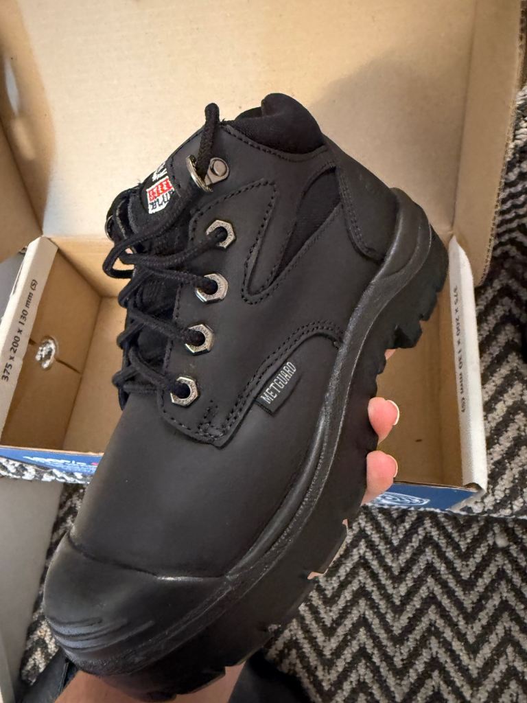 Black Guard Bump Cap Safety Boots size 4