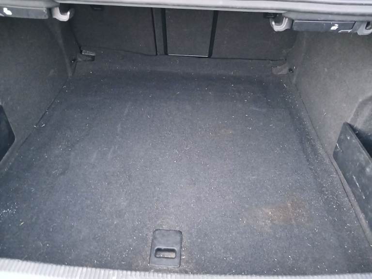 Volkswagen, PASSAT, Saloon, 2011, Manual, 1598 (cc), 4 doors