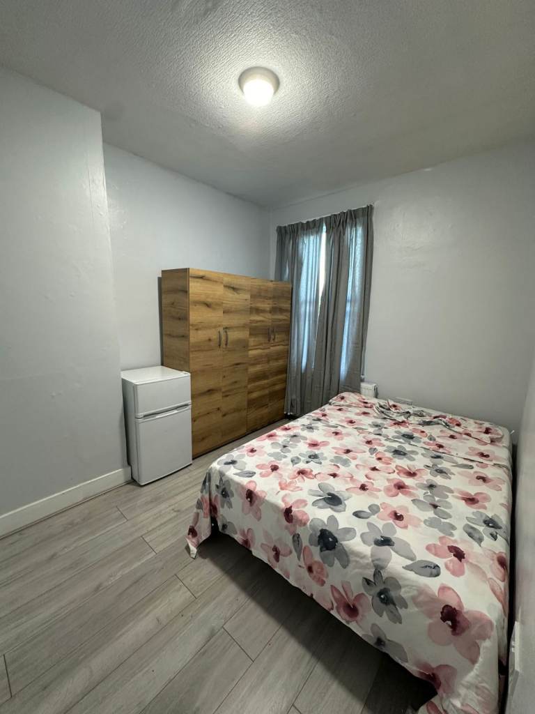 DOUBLE ROOM AVAILABLE NOW Tottenham Hale ,  N17 – 3 minutes from station