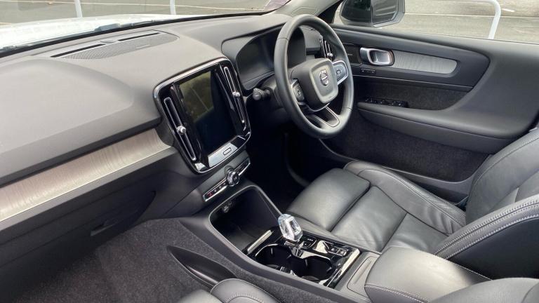 2024 Volvo XC40 2.0 B3 MHEV Ultimate SUV 5dr Petrol Hybrid DCT Auto Euro 6 (s/s) (163 ps) ESTATE ...