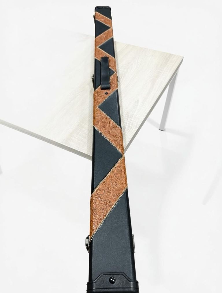 Britannia Sabre Snooker Cue with Durable Hard Case – Multicoloured, Good Condition