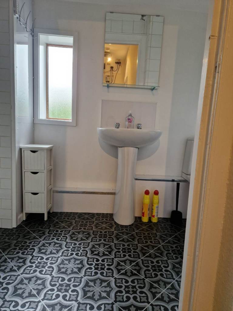 1 top bed flat for let