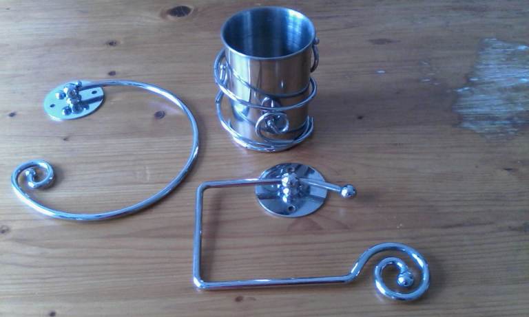 Chrome Bathroom Accessories Set – Good Condition