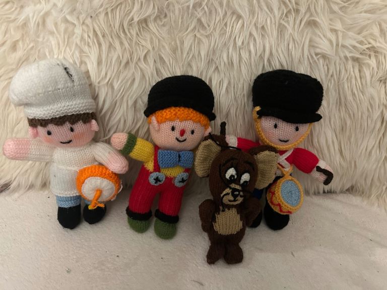 Mixer 4 knitted toys 