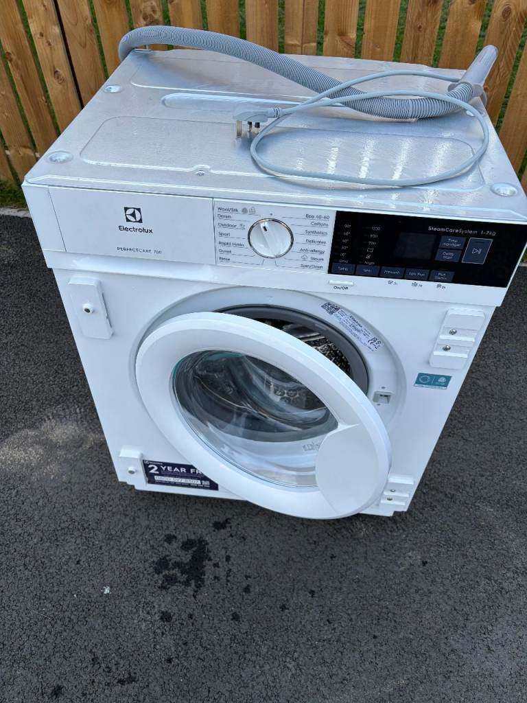 Electrolux Perfectcare 700 - 7kg Integrated Washing Machine - 6 Months Old