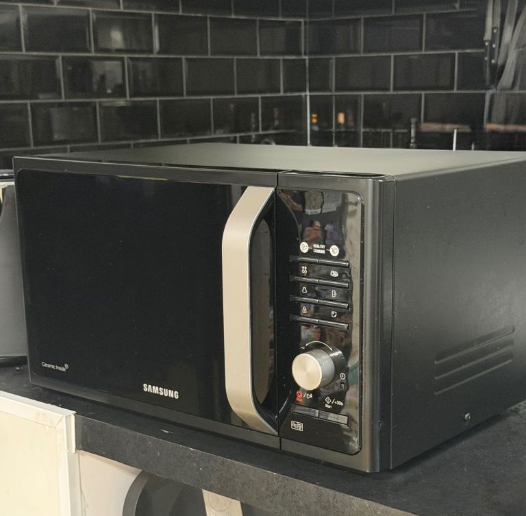 Samsung MS23F301TAK Solo Microwave 800W - Black
