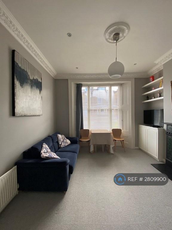 1 bedroom flat in Bassein Park Road, London, W12 (1 bed) (#2809900)