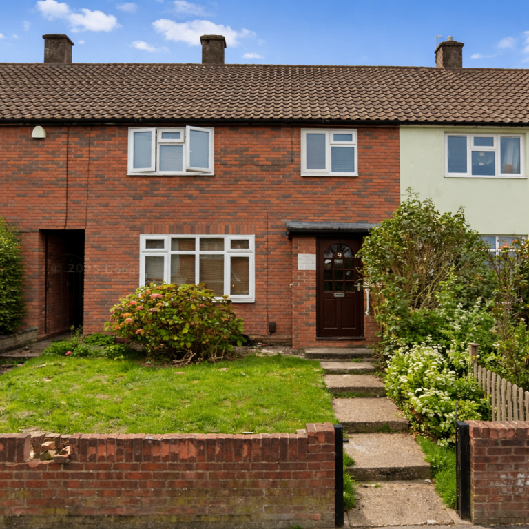 9 Edenhall Glen RM3 7SA - Available now!