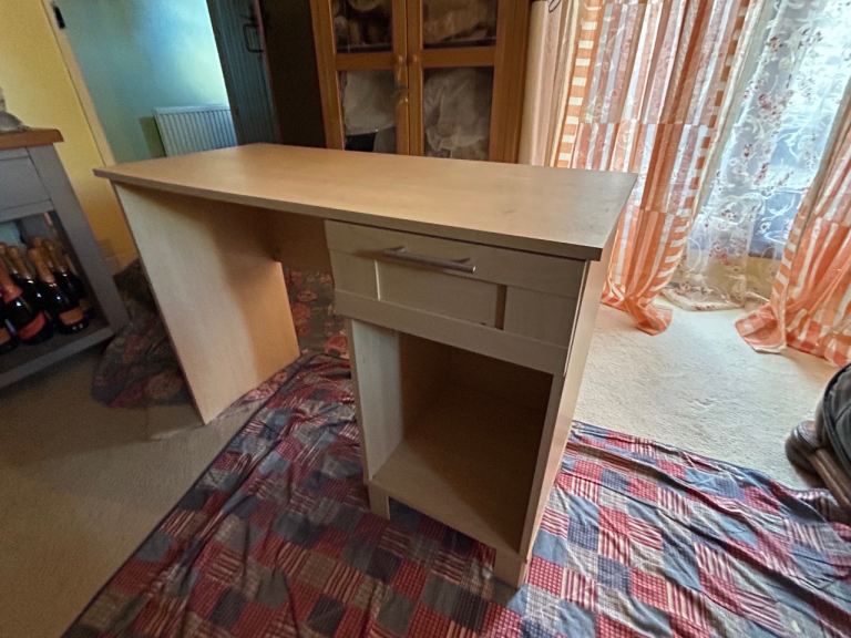Free computer Desk– Good Condition