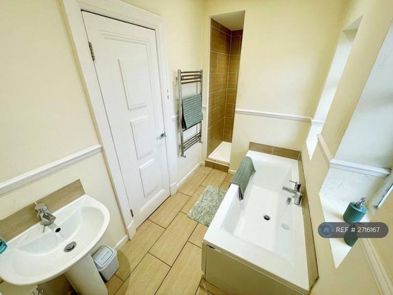 2 bedroom flat in Lord Street, Southport, PR8 (2 bed) (#2716167)