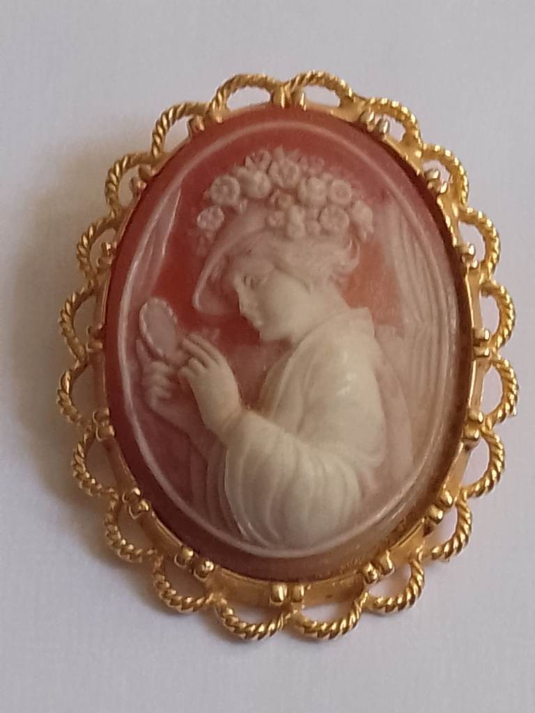 VINTAGE/ANTIQUE CAMEO BROACH. EXQUISITE CAMEO VERY GOOD CONDITION 