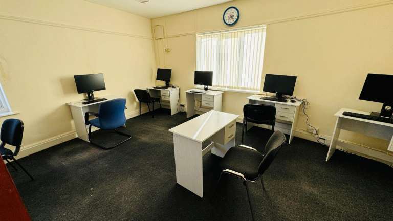 ROOM FOR RENT IN SHARED OFFICE SPACE