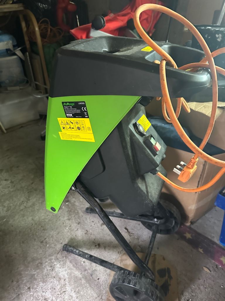 Challenge garden branch/wood shredder/ chipper 