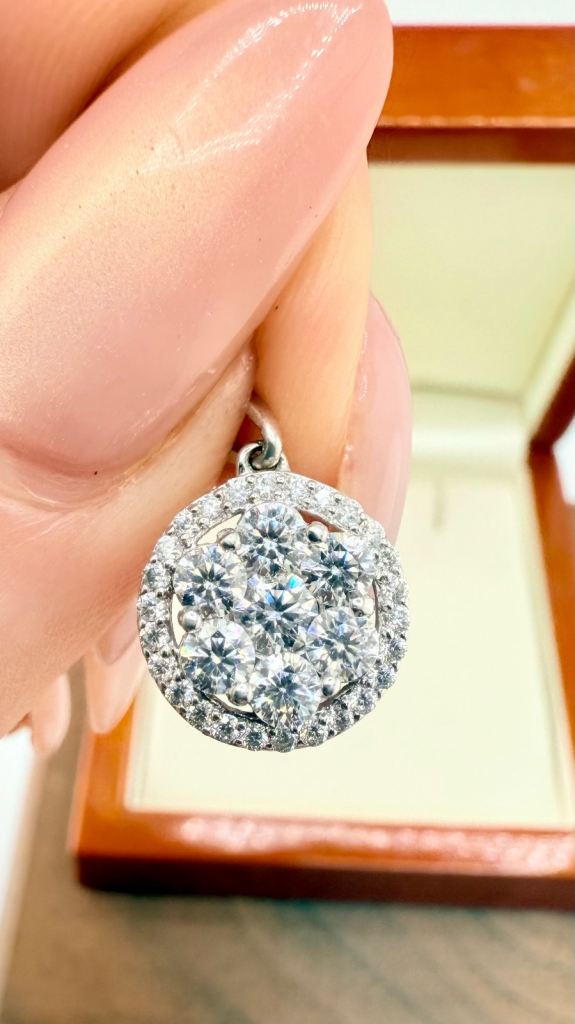 Fine 9ct White Gold Sparkling 1.25ct Diamond Cluster Pendant 