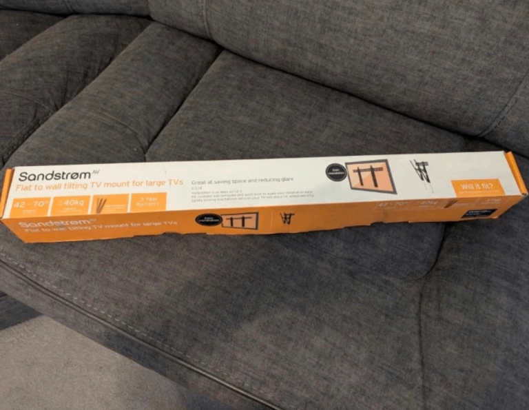 Sandstrom Flat to wall tilting TV mount for large TVs 42" to 70"