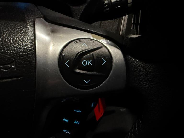 2011 Ford Focus 1.6 125 Zetec 5dr HATCHBACK PETROL Manual