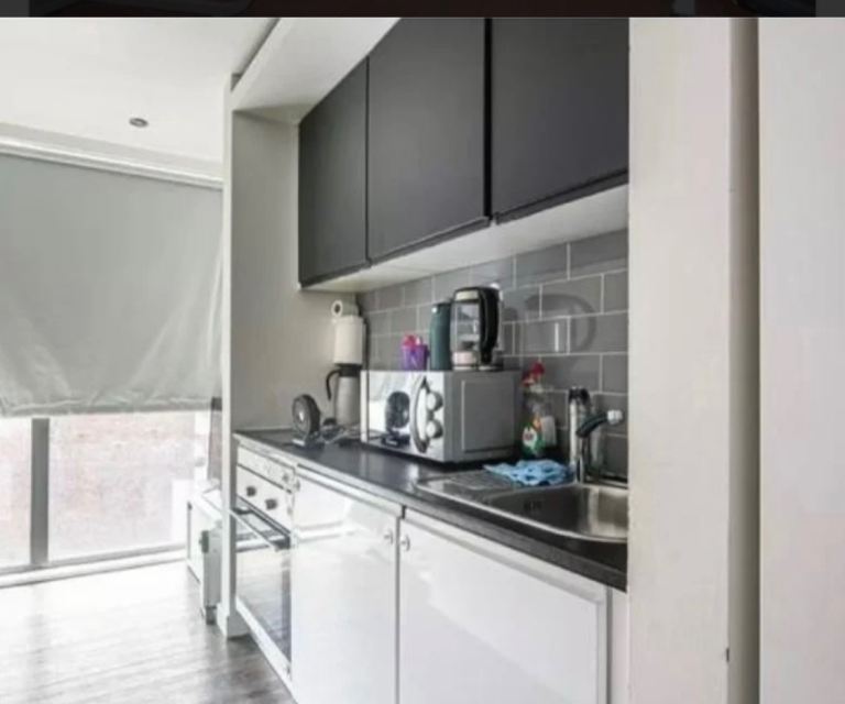 City Centre, Modern studio bills included, furnished 24hr security 