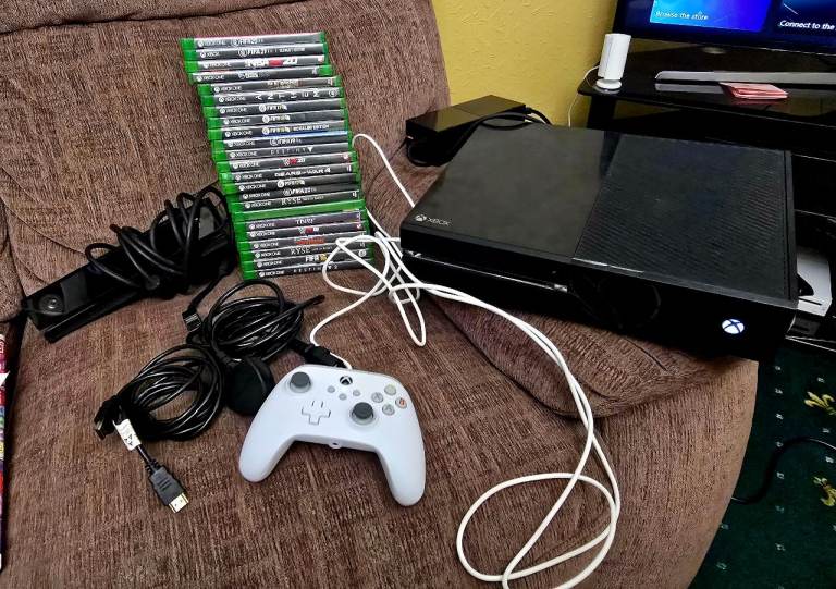image for Xboxone 500gb 23 games 2x consoles kinect power cables