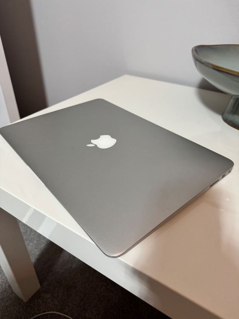 MacBook Air mid 2012 128gb ssd