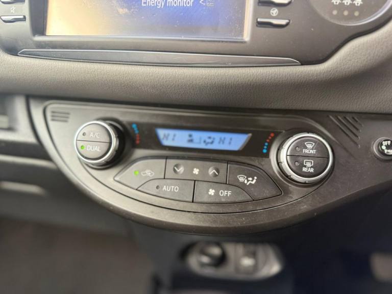 2018 Toyota Yaris 1.5 VVT-h Icon Tech Hatchback 5dr Petrol Hybrid E-CVT Euro 6 (s/s) (100 ps) Hat...