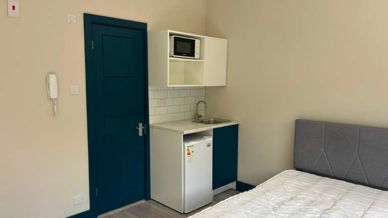 Self-contained studio flat in Catford / Hither Green - DSS Considered