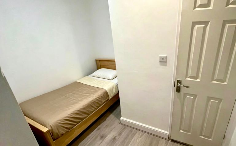 Rent *** Single Room En-suite - Central Road, Sudbury Town Wembley HA0