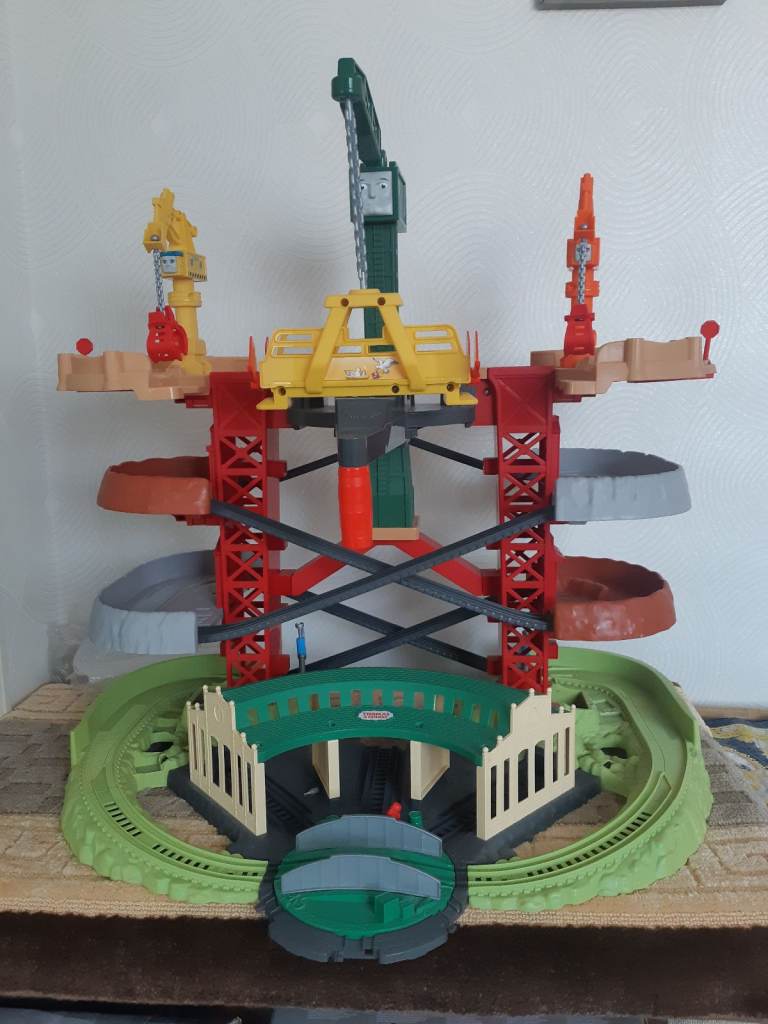 Trains & Cranes Super Tower