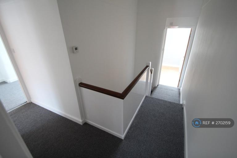 2 bedroom flat in Banks Road, West Kirby, Wirral, CH48 (2 bed) (#2702159)