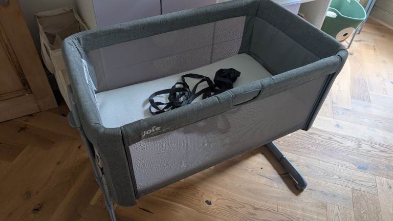 Joie Roomie Glide Bedside Crib - Grey, As Good As New