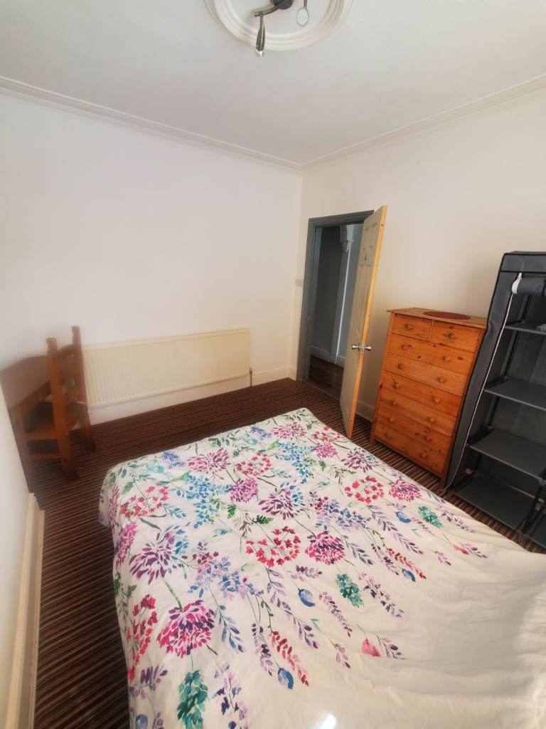 2 rooms available to rent - central Derby immediately