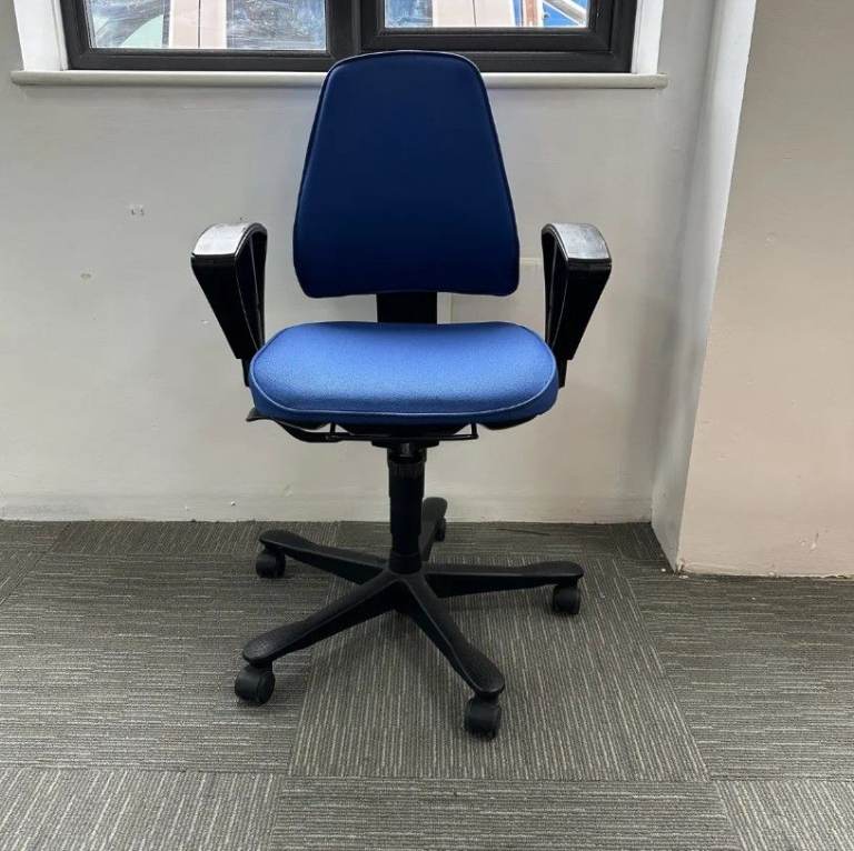 Second Hand Kinnarps Blue Fabric Operators Chair with Black Arms 2OOF-CH-1445