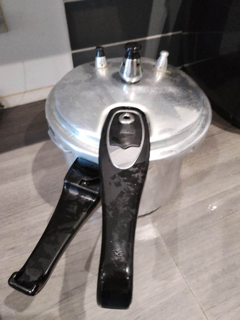 3litres Aluminium Pressure Cooker – Good Condition