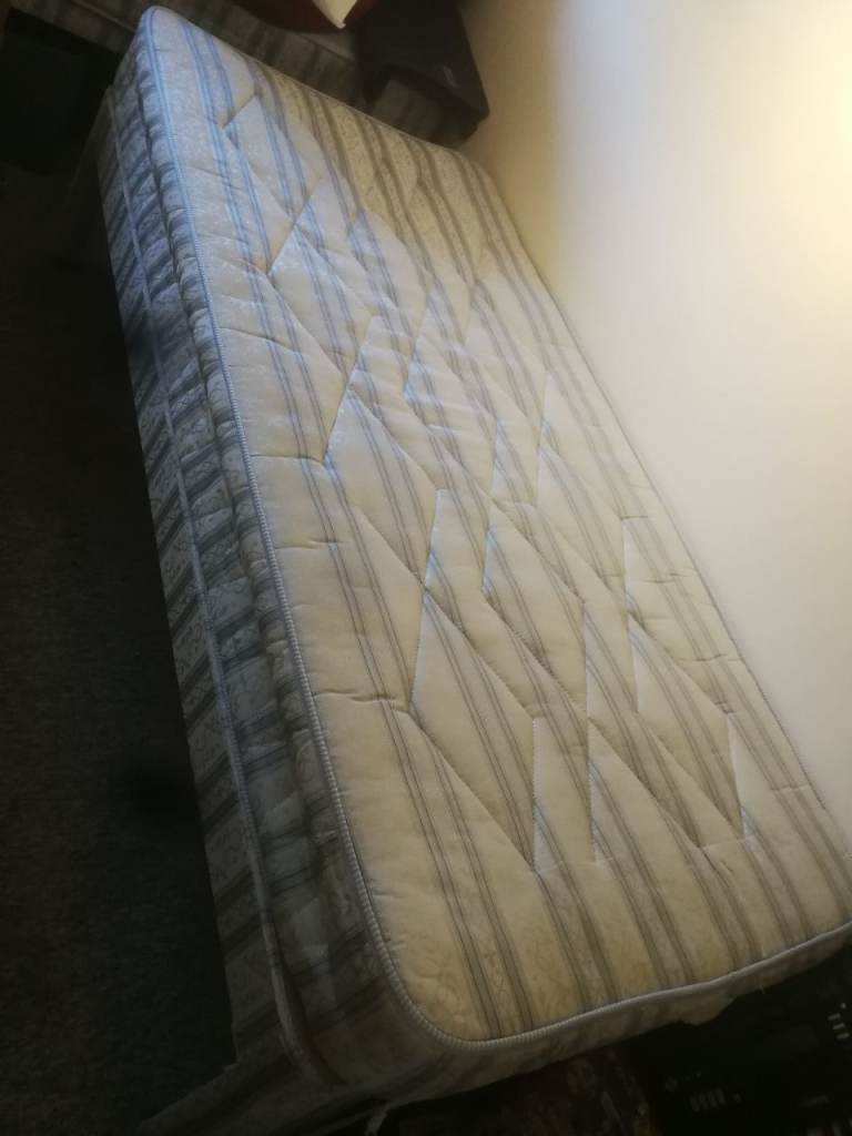 Trundle bed single/double 