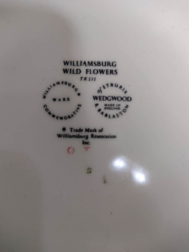 Wedgwood Williamsburg Wild Flowers dinner plates in beautiful condition 