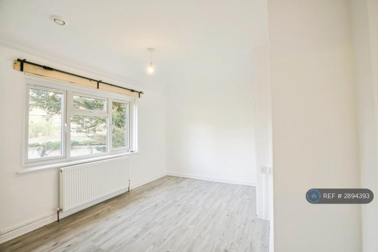 3 bedroom house in Camden Gardens, Thornton Heath, CR7 (3 bed) (#2894393)