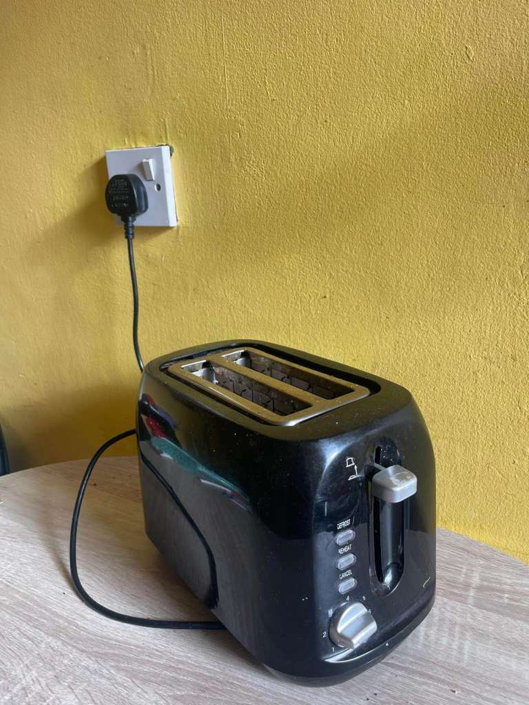 Black 2-Slice Toaster - Good Condition