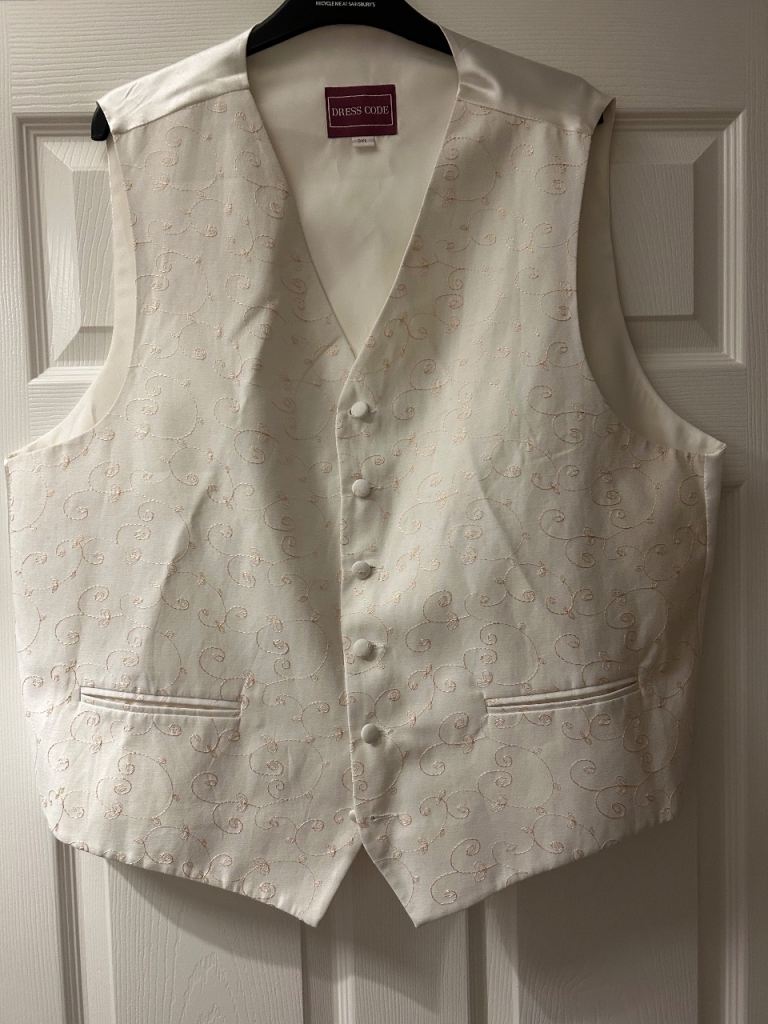 Men’s cream waistcoat 48 chest Excellent condition 